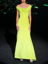Vestido de fiesta largo realizado en crepe color lima , cuerpo escote despejado formando drapeado en delantero y falda sirena de Hannibal Laguna
