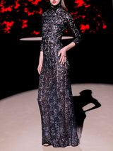 LOOK 17 Vestido NEWPORT | Vestido de fiesta recto en tul bordado con azabaches y lentejuelas, cuello alto y manga larga