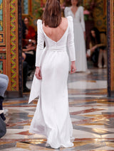 LOOK 19 Abito da sposa VIVIANI realizzato in crepe.