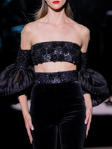 LOOK 23 Top NUBIA y pantalón NUI | Conjunto de fiesta bordado con mangas globo y pantalón capri de terciopelo negro