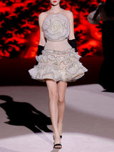LOOK 26 Vestido NIKITA | Vestido de fiesta corto en organza natural plisada con gran flor y falda de volantes