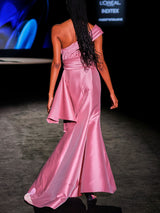 LOOK 30 Vestido MAJORIC | Vestido de fiesta en mikado rosa con escote palabra asimétrico en V y falda sirena con volante lateral