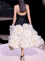 LOOK 32 Vestido NEFORA | Vestido de fiesta midi bordado con escote corazón y flores XXL de organza plisada