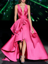 Vestido de fiesta largoen mikado color fresa, cuerpo escote V y amplia falda de capa cruzada con un capote XL de HANNIBAL LAGUNA.