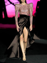 Vestido de fiesta largo en tatoo bordado con fondo rosa loto y falda sirena cruzada con pliegues en mikado chocolate y lazada de terciopelo de Hannibal Laguna