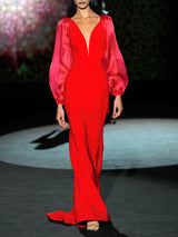 Vestido de fiesta realizado en crepe color geranio con cuerpo escote V con pliegues, falda sirena y mangas bomber en organza de Hannibal Laguna