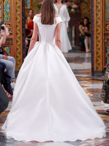 LOOK 26 VAVARI wedding dress made of mikado piqué.