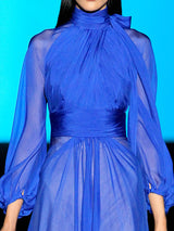 Vestido ECLIPSE de Hannibal Laguna Couture. Vestido largo de fiesta en gasa de seda color azul klein con escote halter.