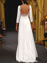 Vestido DE NOVIA MOD. TIZIANA de Hannibal Laguna Couture. Vestido en crepe color natural con falda evasé, escote barca,manga francesa con abertura decorada en cristal y espalda con amplio escote bordado con flores de cristal.