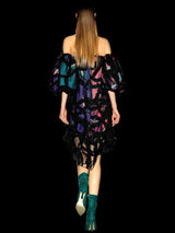 Vestido Estretlitzia de Hannibal Laguna Couture. Vestido corto realizado en satín estampado geométrico y tul bordado.