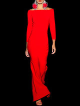 Vestido largo en crepe rojo con falda sirena y escote barca de Hannibal Laguna