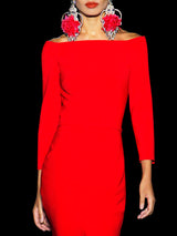 Vestido largo en crepe rojo con falda sirena y escote barca de Hannibal Laguna