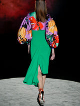 Body en satín estampado maxi floral multicolor con cuello cisne y mangas XL de Hannibal Laguna