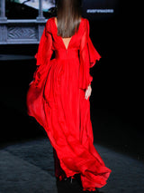 Vestido de noche en gasa color geranio de Hannibal Laguna