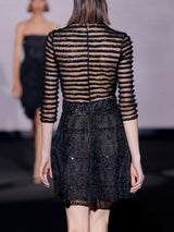 Vestido corto compuesto de t-shirt en tul negro con micro volantes y mini falda de nesgas bordada en crista lde Hannibal Laguna