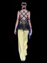 CROSBY y CLIFF | Blusa de tul bordado y plumas. Pantalon Crepe de Hannibal Laguna