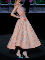 Vestido de fiesta en tul bordado multicolor y organza flocada de Hannibal Laguna.