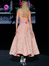 Vestido de fiesta en tul bordado multicolor y organza flocada de Hannibal Laguna.