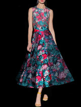 Vestido en crepe rojo y falda asimétrica nesgas de Hannibal Laguna