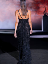 Vestido largo con falda tipo A realizada en tul con micro volantes y cuerpo con escote V bordado en cristal de Hannibal Laguna