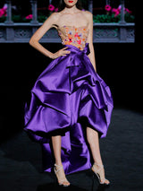 Vestido de fiesta en mikado violeta y tul bordado floral de Hannibal Laguna.