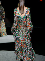 Vestido en gasa estampada psicodélica floral, amplia falda cruzada con abertura y cuerpo con escote V cruzado y mangas XXL
