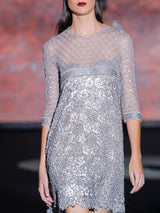 Vestido imperio tipo A realizado en bordado floral con lentejuelas plata mate, escote caja y mangas 3/4 en tul bordado formando rombos de Hannibal Laguna