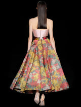 Vestido con corpiño nude y falda de nesgas  de Hannibal Laguna