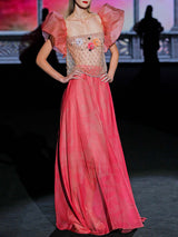 Blusa joya en tul bordado de cristal color nude. Falda de capa en gasa color pomelo de Hannibal Laguna.