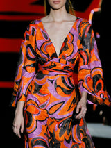 Vestido de noche gasa devoré estampado, escote pico con pliegues, mangas XL y amplia falda de vuelo de Hannibal Laguna