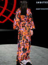 Vestido de noche gasa devoré estampado, escote pico con pliegues, mangas XL y amplia falda de vuelo de Hannibal Laguna