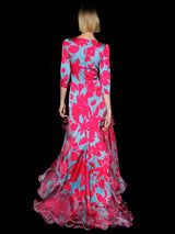 Vestido largo en satín estampado con cuerpo cruzado y falda simétrica con volantes de Hannibal Laguna