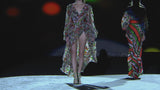 LOOK 27 FANTINELI | Abendkleid aus bedrucktem Chiffon mit psychedelischem Muster und weitem Rock
