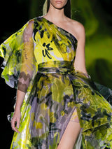 Vestido largo de fiesta en organza estampada flores. La falda de organza del vestido con diversas capas bies de Hannibal Laguna