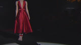Look 3 Vestido CAVALINI | Gran pique rojo con falda de nesgas