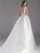 HANNIBAL LAGUNA NOVIA. Vestido ÚNICA en mikado pique color natural con cuerpo bordado de flores y escote en "V".