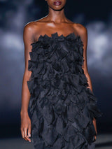 Vestido largo tipo A en organza cortada al láser con formas de rombos y escote palabra de Hannibal Laguna