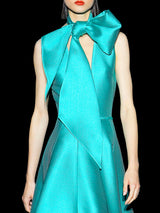 Vestido en gran pique hiervabuena con falda de nesgas y t-shirt con escote en V de Hannibal Laguna