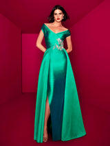 Mod. Cabotier. Hannibal Laguna Couture 2024. Elegante vestido largo con sutil escote en pico y hombros descubiertos.
