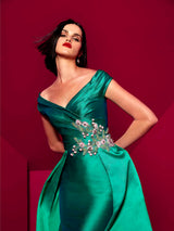 Mod. Cabotier. Hannibal Laguna Couture 2024. Elegante vestido largo con sutil escote en pico y hombros descubiertos.