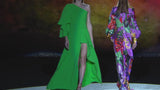 LOOK 20 FRAGANCIS | Vestido de fiesta en crepe verde asimétrico con falda capote