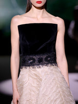 LOOK 13 Vestido NARCISUS | Vestido de fiesta midi en terciopelo y organza nude con microvolantes y flecos de azabache