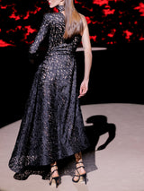 LOOK 15 Vestido NAGOYA | Vestido de fiesta asimétrico en organza de seda con motivos geométricos y falda de media capa