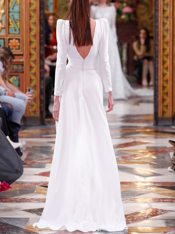 LOOK 20 Vestido de novia VIOLETE realizado en crepe.