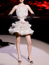 LOOK 26 Vestido NIKITA | Vestido de fiesta corto en organza natural plisada con gran flor y falda de volantes