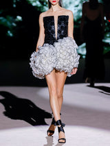 LOOK 30 Vestido NAOMI | Vestido de fiesta corto bordado con escote palabra de honor y maxi flores plisadas
