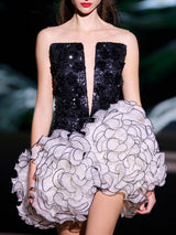 LOOK 30 Vestido NAOMI | Vestido de fiesta corto bordado con escote palabra de honor y maxi flores plisadas
