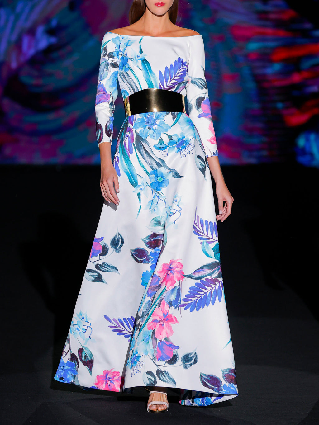 LOOK 4 Vestido KENSINGTON | Vestido de fiesta en raso estampado, con escote barca y mangas 3/4