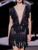 LOOK 4 Vestido NONINO | Vestido de fiesta corto en gasa de seda negra bordada, con escote en V y falda mini