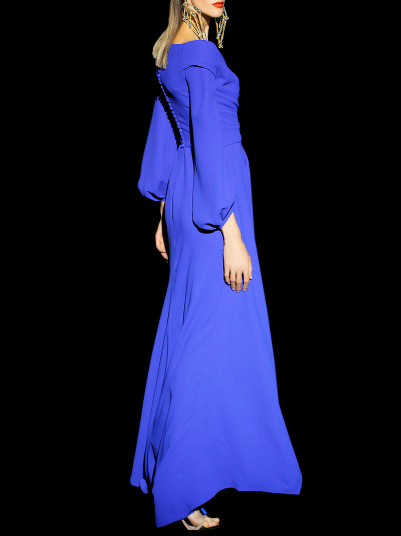 Vestido largo de fiesta en crepe azul con escote liz y falda de capa de Hannibal Laguna
